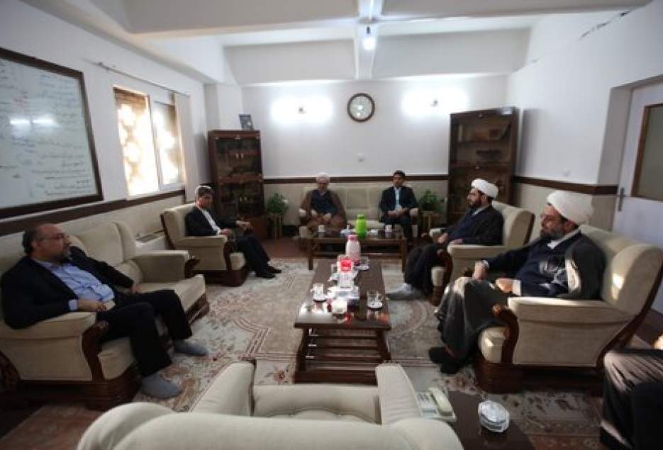 نشست ستاد پیشگیری از شیوع کرونا در آستان حضرت معصومه(س) برگزار شد