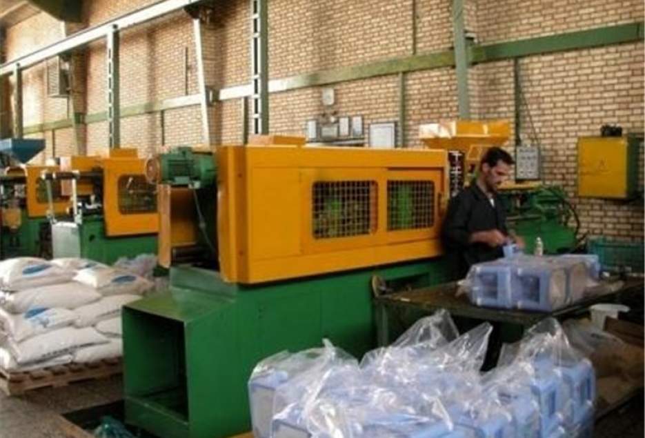 بانک‌ها حق تعطیلی واحدهای تولیدی در قم را ندارند