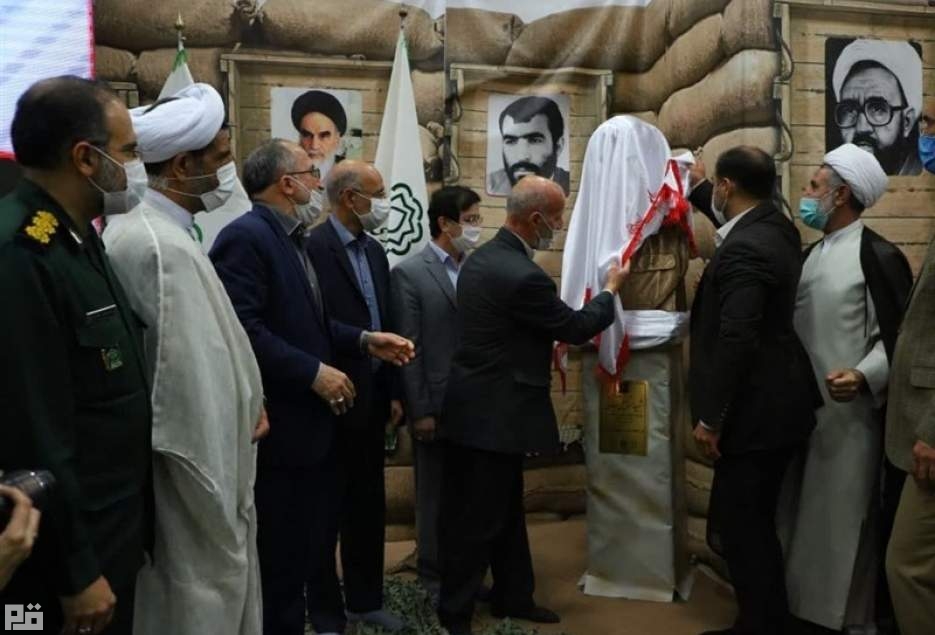 آئین رونمایی از یادمان ۱۲ شهید سرافراز استان قم برگزار شد