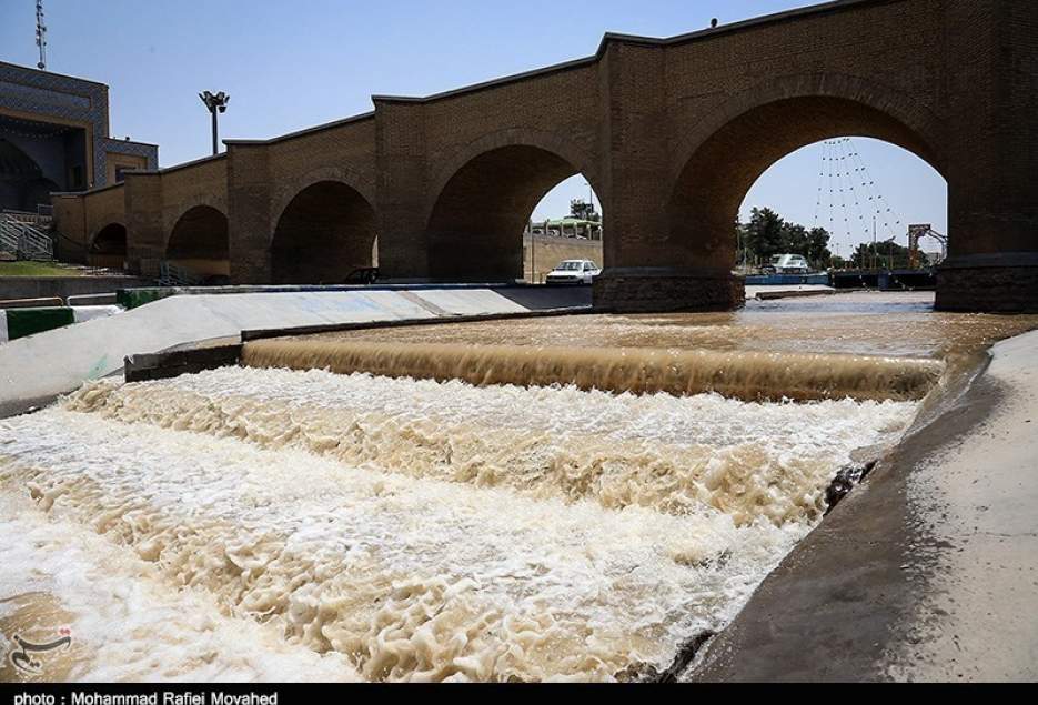 انتقاد فرماندار قم از عدم تخصیص حق آبه‌های استان توسط شهرستان‌های بالادستی/ جداسازی آب خاکستری برای آبیاری فضای سبز