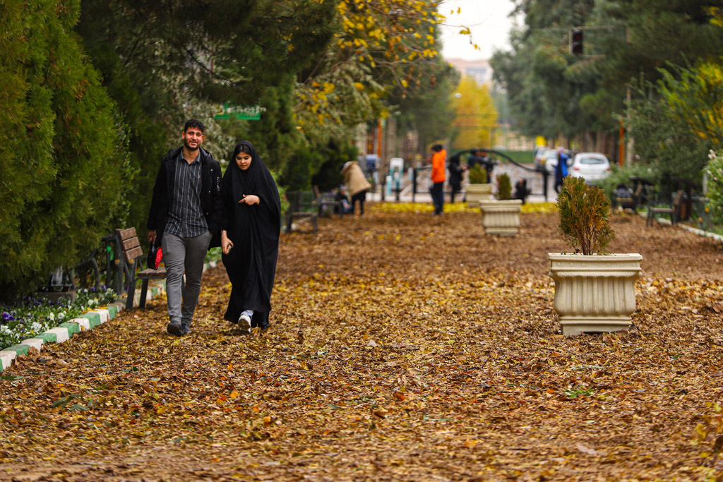 Beautiful autumn scenery in Qom parks