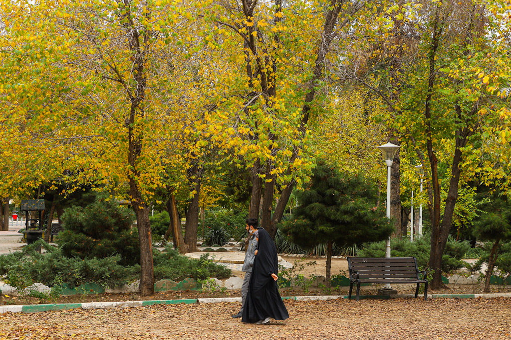 Beautiful autumn scenery in Qom parks