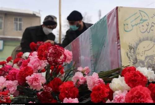 پیکر مطهر یک شهید گمنام در قم به خاک سپرده شد