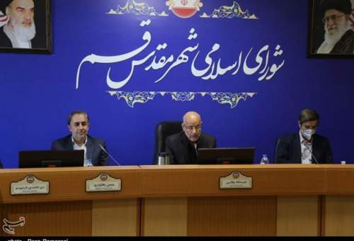 انتقاد از دخالت‌ها در اعمال عوارض و بهای خدمات در قم/بررسی بودجه ۱۴۰۰ شهرداری به‌صورت شبانه‌روزی
