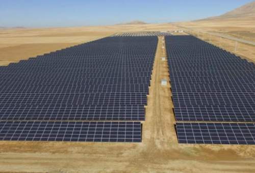 پیگیری احداث نیروگاه خورشیدی ۵۰۰ مگاواتی در قم