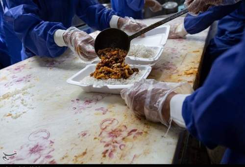 ۳۶ هزار وعده غذای گرم در دهه اول محرم به همت طلاب جهادی قم پخت و توزیع شد