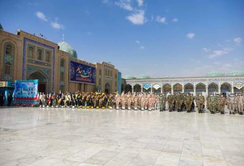 مراسم صبحگاه مشترک نیروهای نظامی و انتظامی در مسجد جمکران برگزار شد