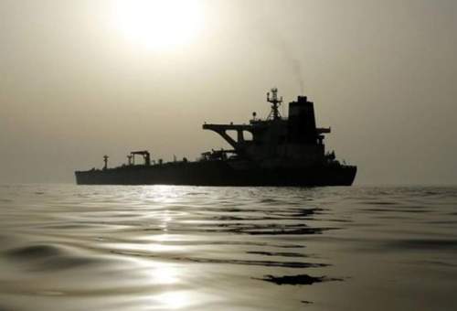 توقیف کشتی خارجی با 220 هزار لیتر سوخت قاچاق در خلیج فارس توسط سپاه/ 11 خدمه در بازداشت هستند