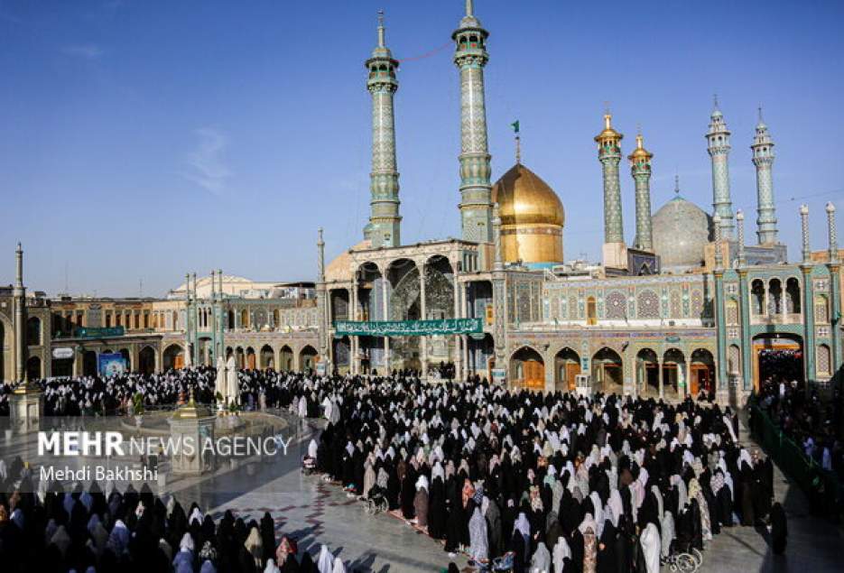 نماز عید قربان در حرم حضرت معصومه (س) و مسجد جمکران اقامه شد