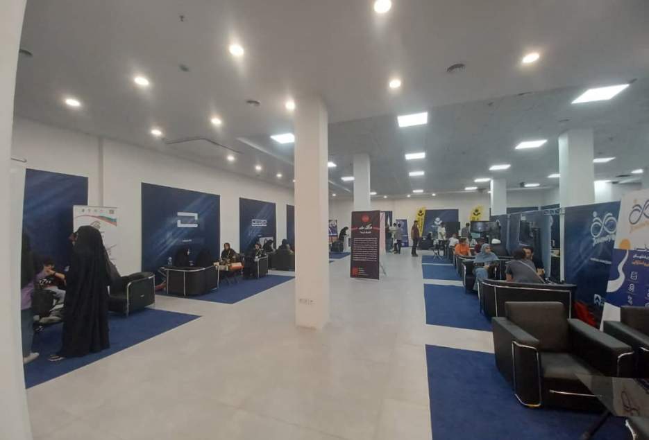 نمایشگاه کاربردینو در قم آغاز به کار کرد / آشنایی با بازاریابی محتوایی در روز اول