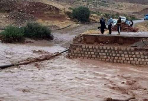 وقوع سیلاب در بخش مرکزی قم / امدادرسانی به ساکنان روستای جعفرآباد مسیله