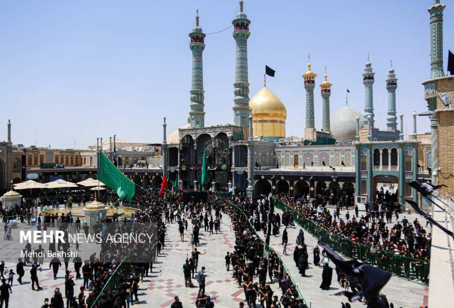 گزارش تصویری: تاسوعای حسینی در حرم حضرت معصومه(س)  