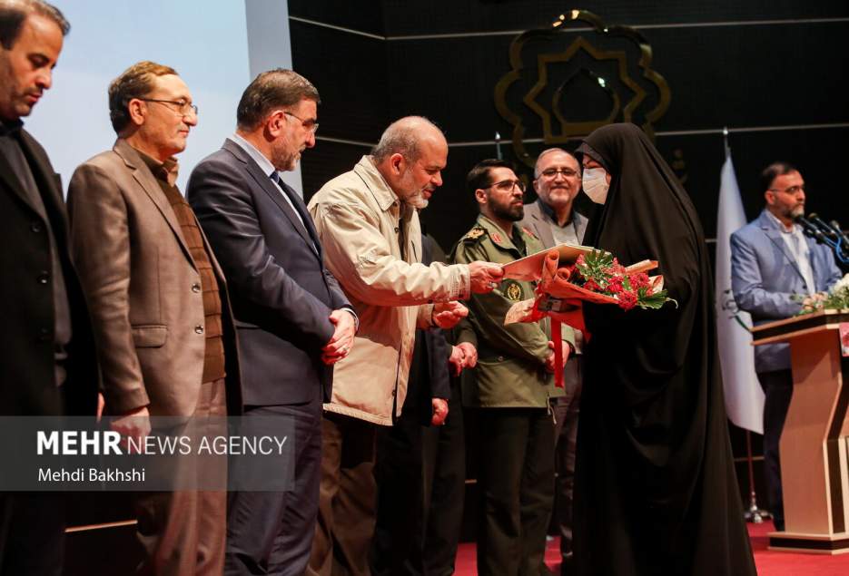 افتتاح پروژه های عمرانی شهرداری قم با حضور وزیر کشور و غیبت سردار شاهچراغی استاندار قم همراه بود.