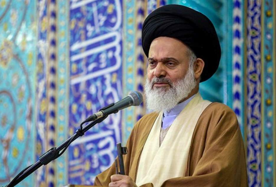 آیت‌الله حسینی بوشهری: سپاه قهرمان در عرصه‌های مورد نیاز انقلاب به خوبی درخشیده است