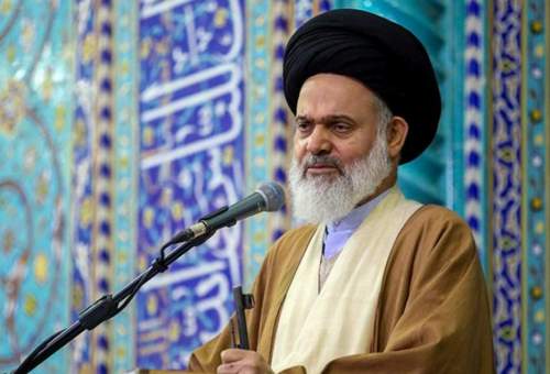 آیت‌الله حسینی بوشهری: سپاه قهرمان در عرصه‌های مورد نیاز انقلاب به خوبی درخشیده است
