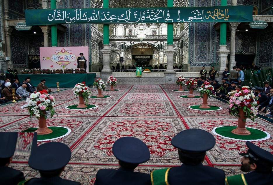 قم در روز میلاد بانوی کرامت غرق در نور و شادمانی است