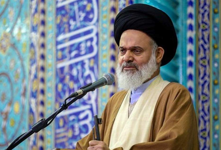 امام جمعه قم: نظارت نمایندگان مجلس به معنای مچ‌گیری از مسئولان نیست