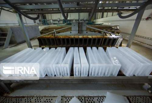توزیع ۶ هزار قالب یخ میان ایستگاه‌های صلواتی قم در تاسوعا و عاشورا