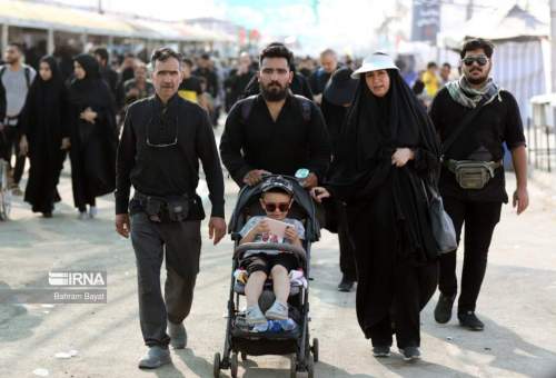 مسئول قرارگاه مردمی اربعین درقم:مرکز تماس قرارگاه مردمی اربعین راهنمای زائران ورودی به قم شد.