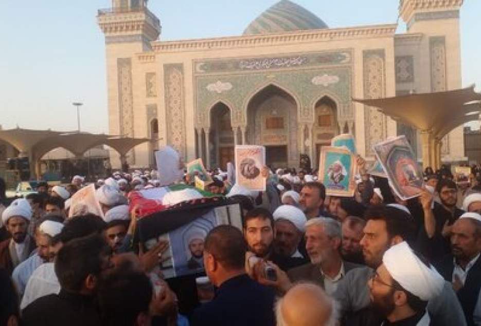 پیکر شهید حجت الاسلام اعتبار در قم تشییع شد.