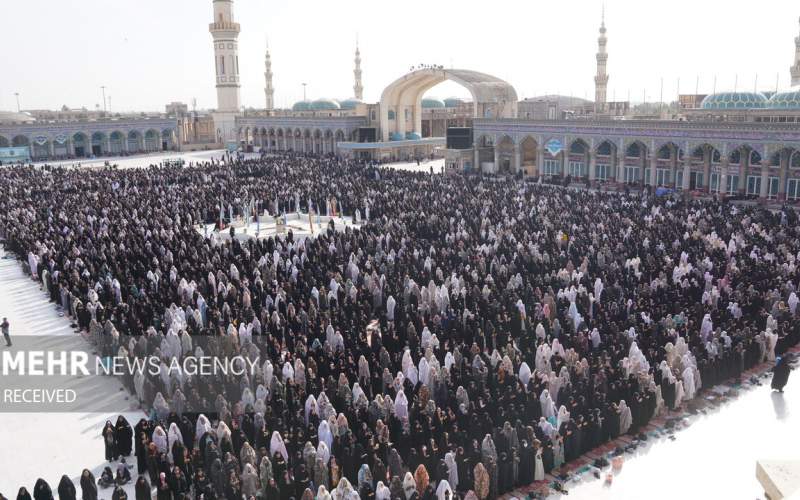 Jamkaran Mosque hosts Muslims celebrating Eid al-Fitr