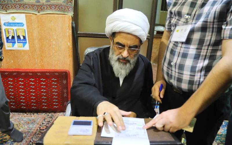 آیت الله فاضل لنکرانی رای خود را به صندوق انداخت
