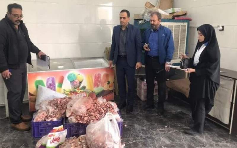 کشف ۱۶ هزار کیلو مواد غذایی فاسد در قم