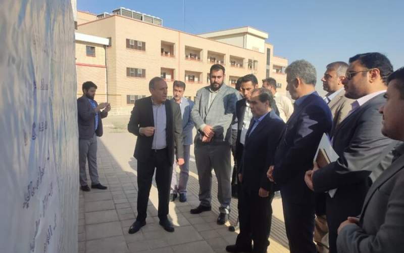 معاون وزیر بهداشت از طرح‌های توسعه بهداشتی، آموزشی و درمانی قم بازدید کرد